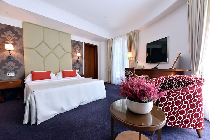 Room 10 of 61