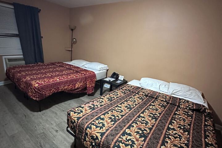 Standard Room, King or Two Doubles (2 of 6)