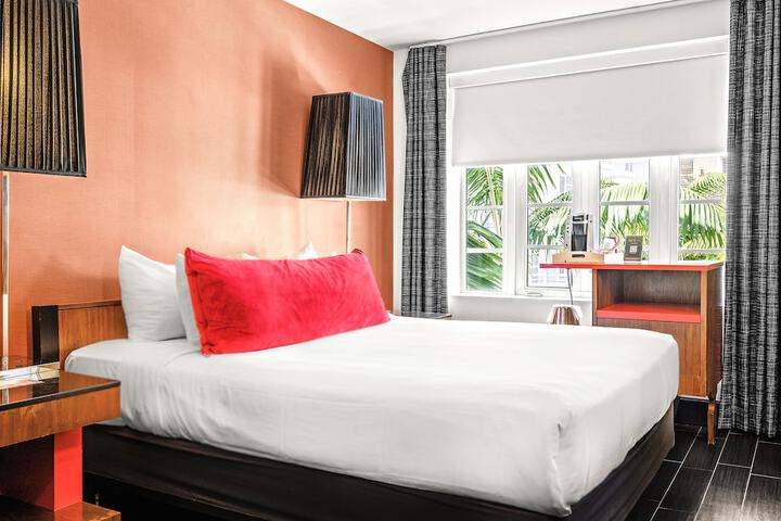 Superior Queen Bed (5 of 5)