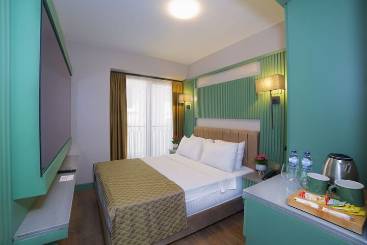 Room 13 of 21