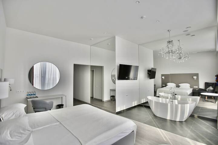 Room 9 of 60