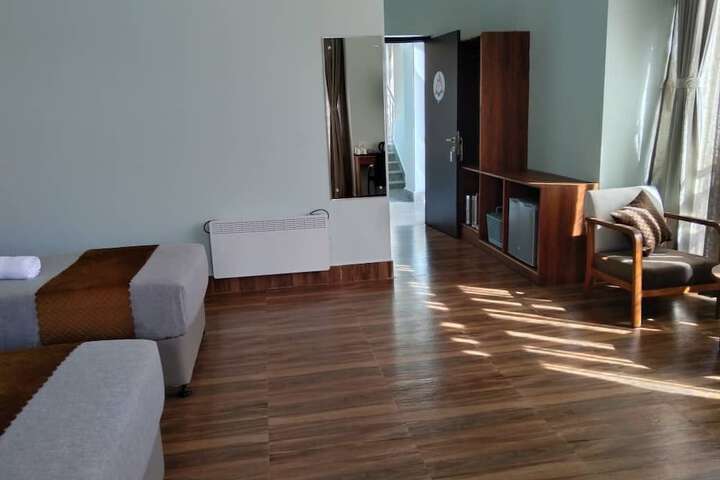 Room 8 of 28