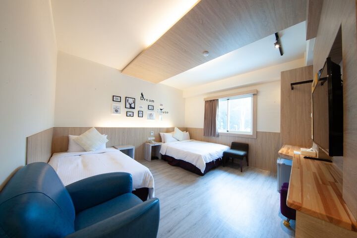 Room 18 of 32