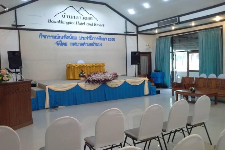 Meeting facility