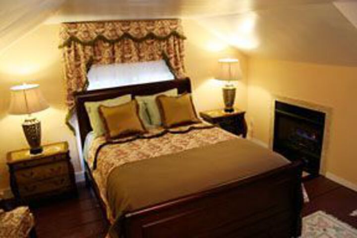 Room 9 of 18
