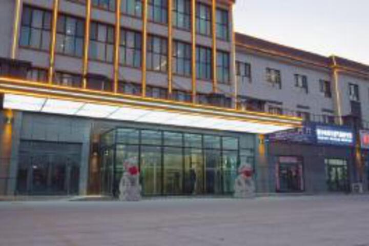Jianghong Hotel (Korla Railway Station 218 National Road)