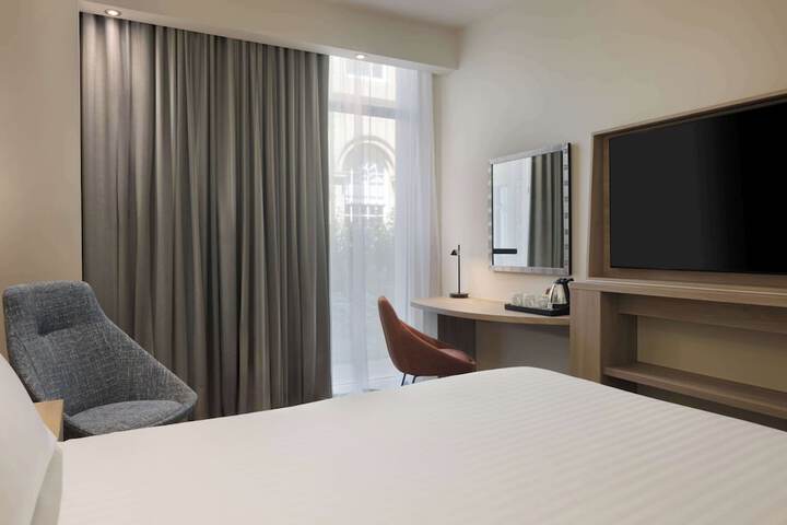 Room 9 of 31
