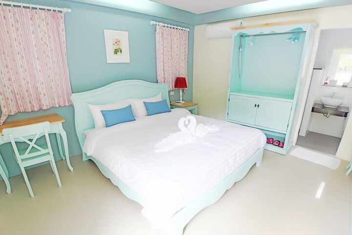 Room 6 of 48