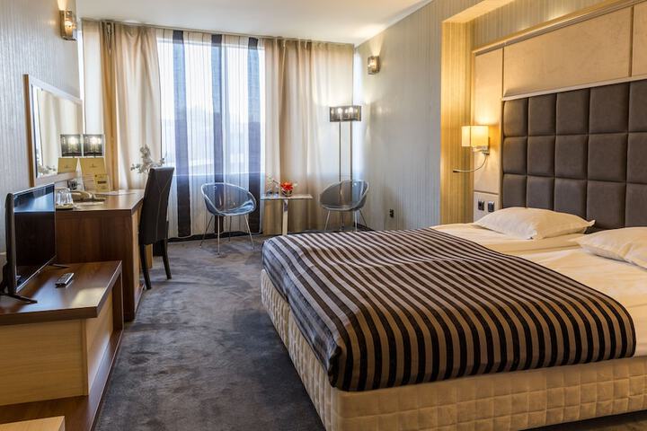 Room 8 of 72