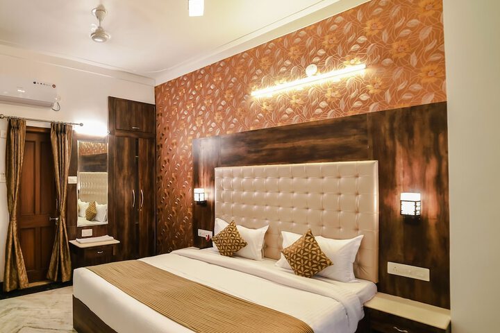 Room 14 of 32