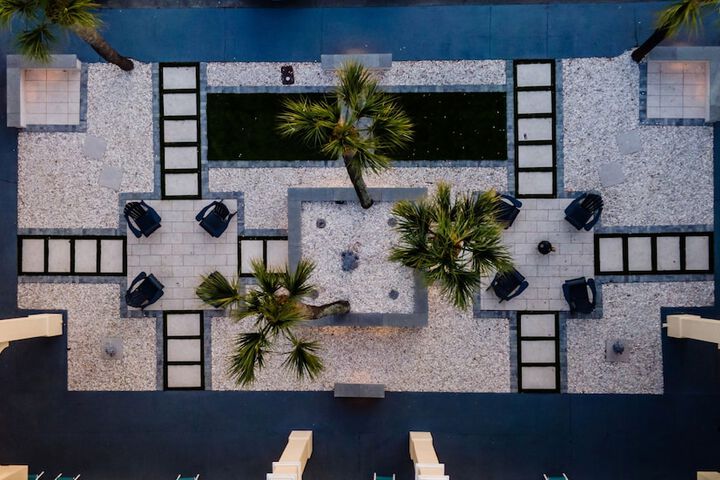 Hotel Exterior 27 of 32