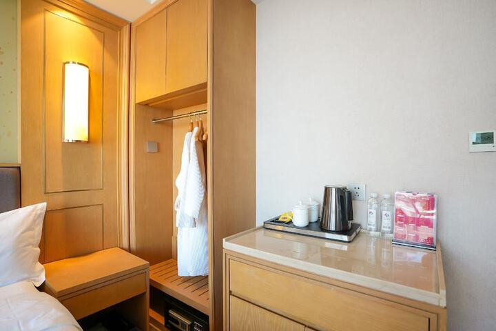 Room 48 of 59