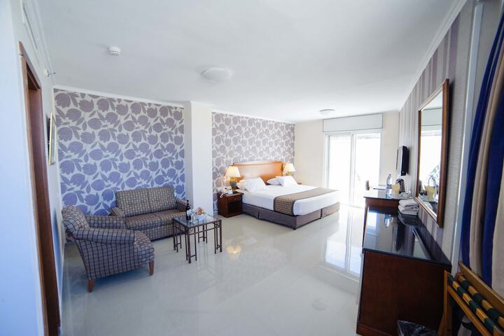Room 9 of 29