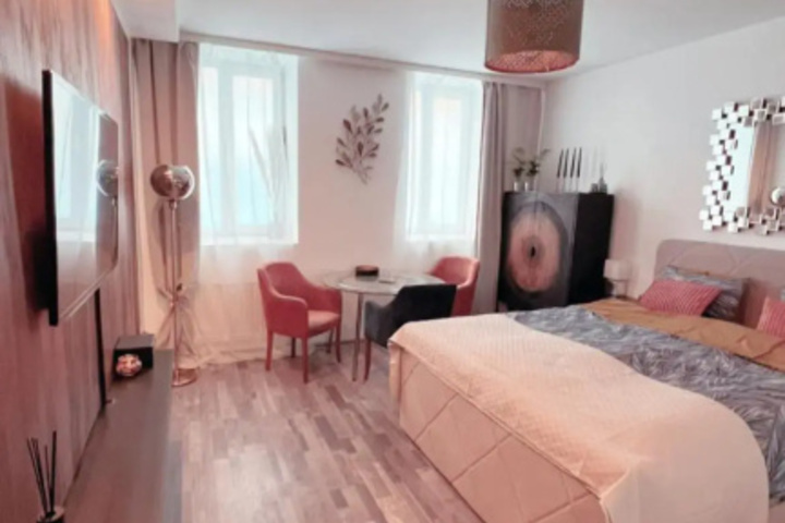 Room 5 of 11