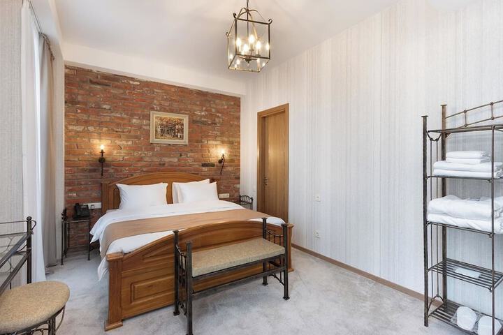Room 13 of 70