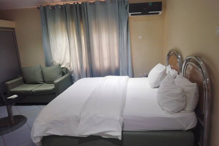 Room 17 of 35