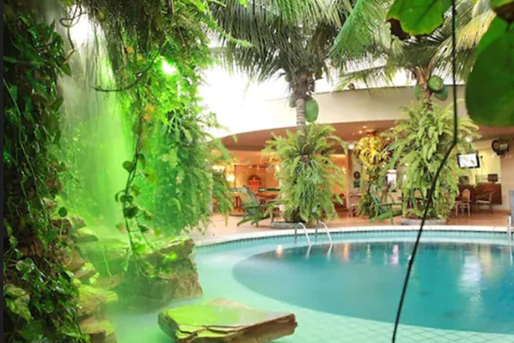 Hotel with Pool