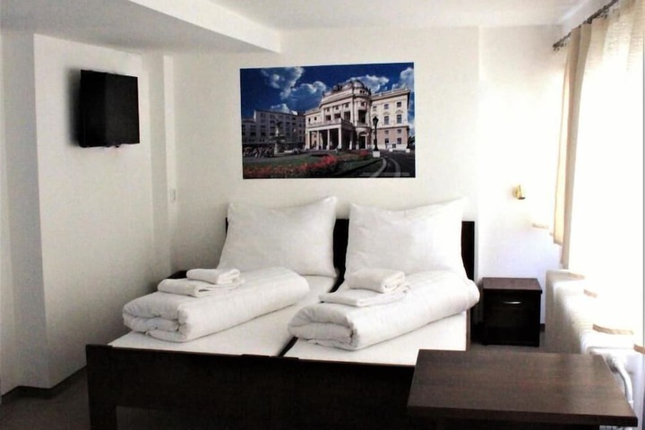 Room 37 of 167