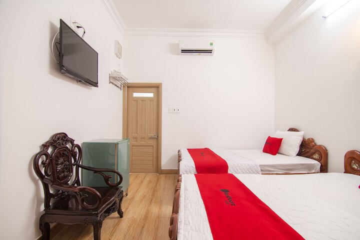 Room 10 of 14