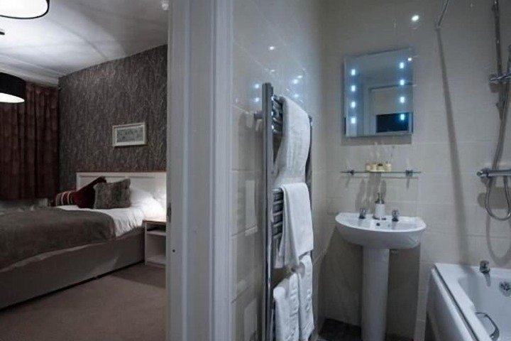 Room 3 of 17