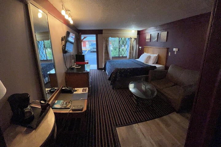 1 King Bed (20 of 24)