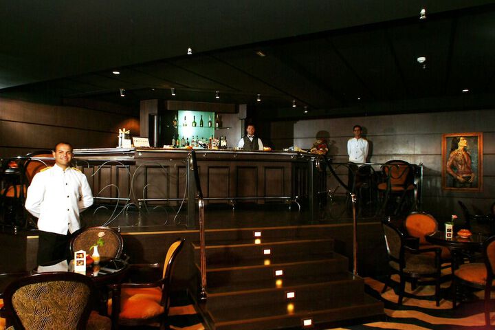 Lounge 70 of 86