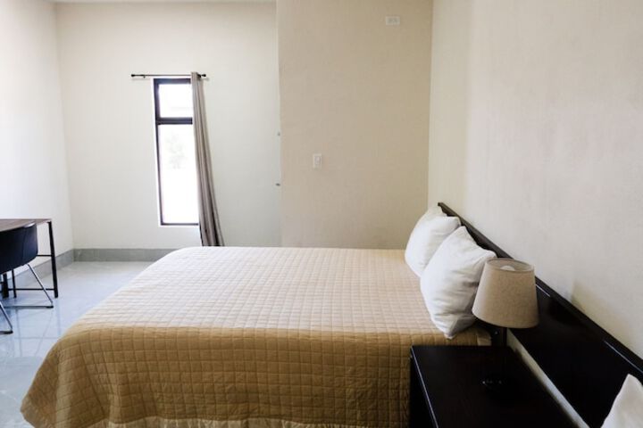 Room 33 of 211