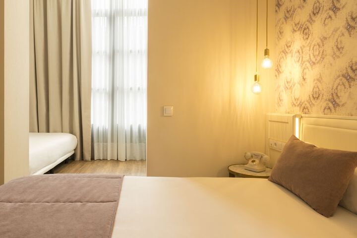 Room 18 of 80
