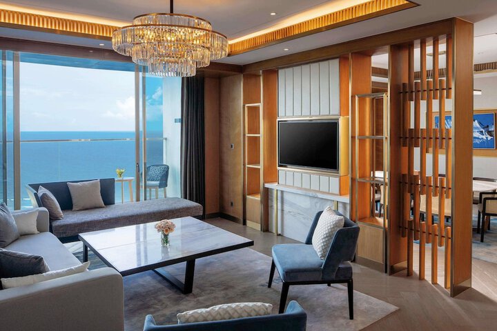 Room 51 of 182