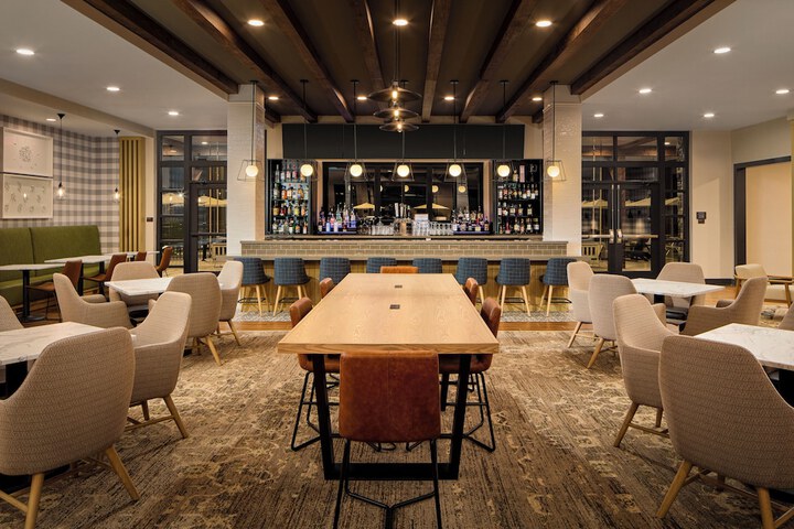 Dining 9 of 12