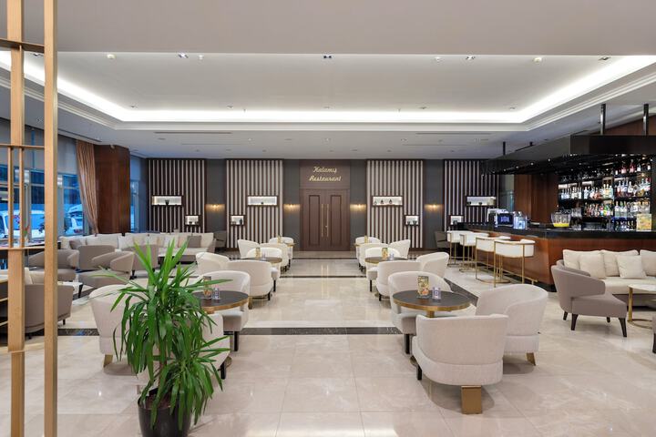 Entrance & Lobby