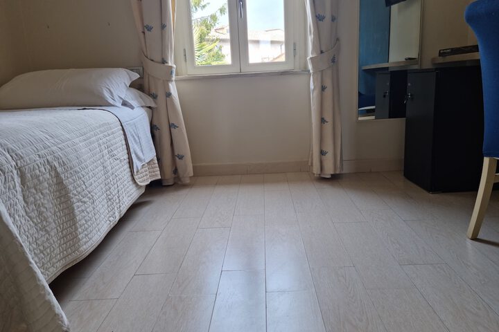 Room 10 of 21