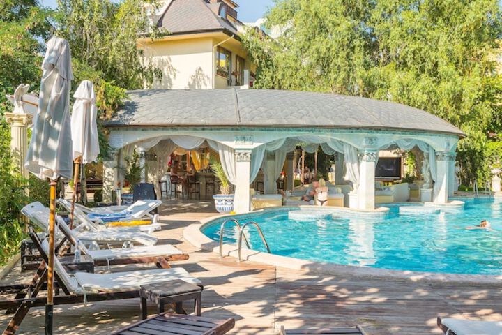 Golden Pearl Hotel