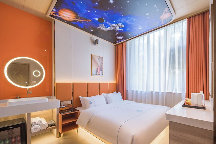 Room 14 of 30
