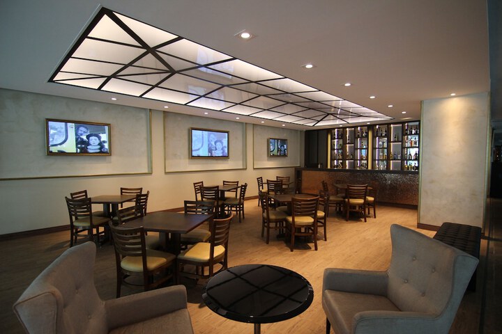 Lounge 47 of 59