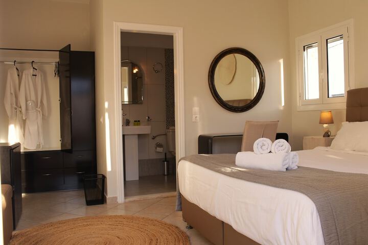 Room 4 of 43