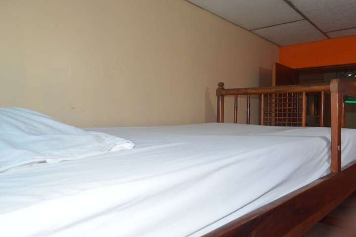 Room 11 of 32
