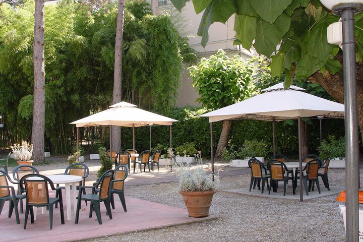Hotel Exterior 35 of 38