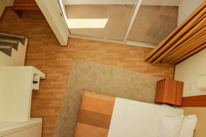 Room 6 of 47