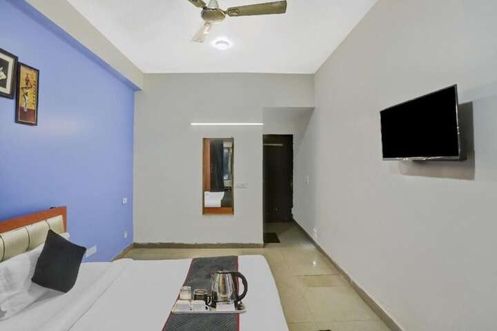 Room 5 of 6