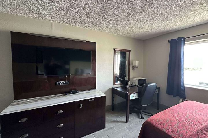 2 Queen Beds (1 of 4)