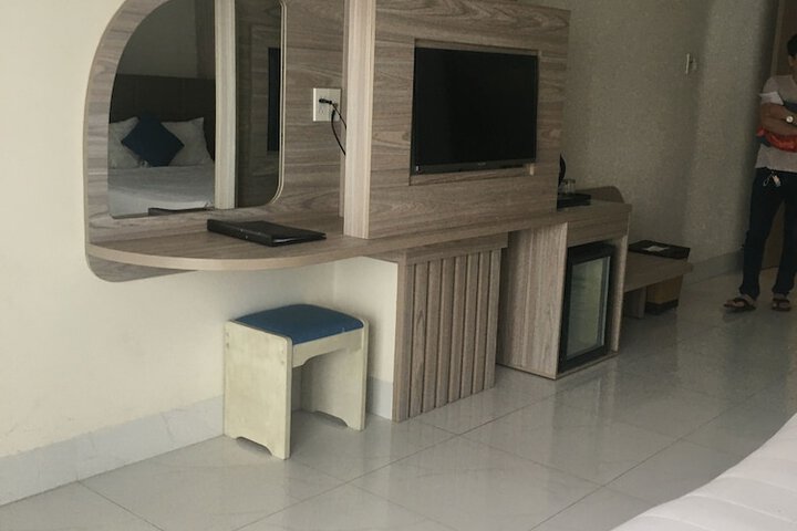 Room 4 of 25
