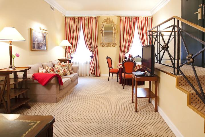 Room 32 of 92