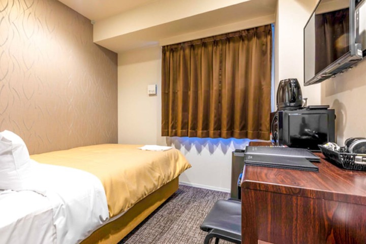 Room 7 of 18