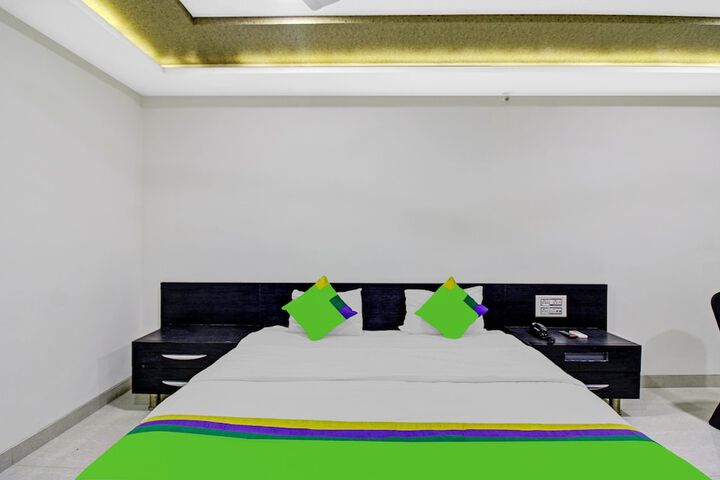 Room 15 of 28