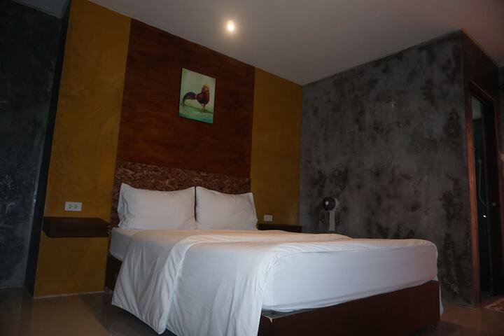 Room 6 of 32