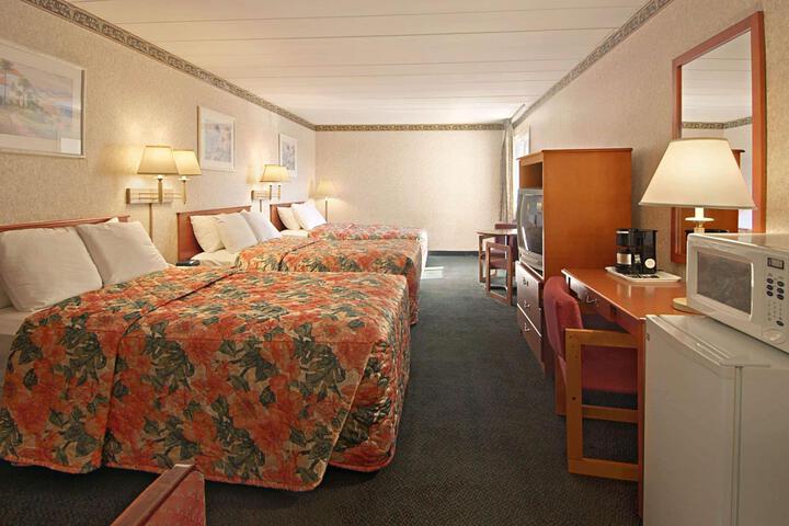 1 King Bed (1 of 12)