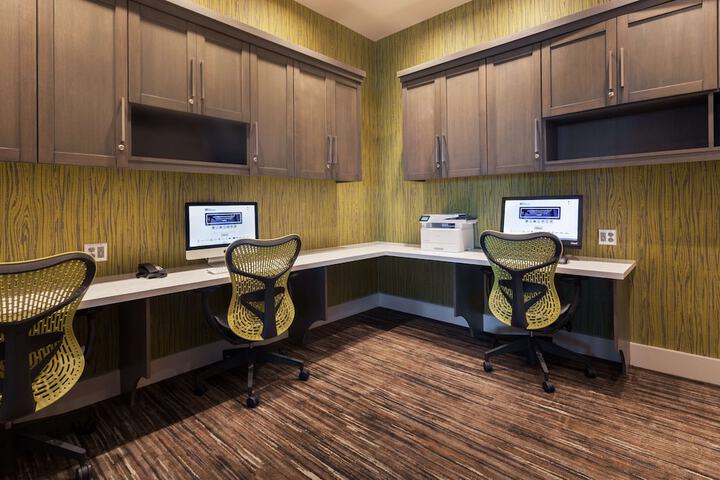 Business Center 100 of 109