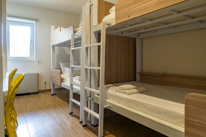 Room 8 of 37