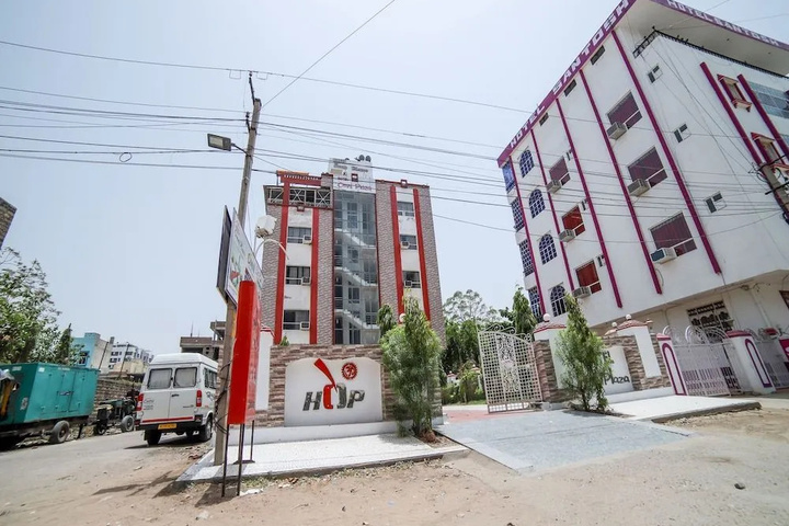 OYO 14816 Hotel Omni